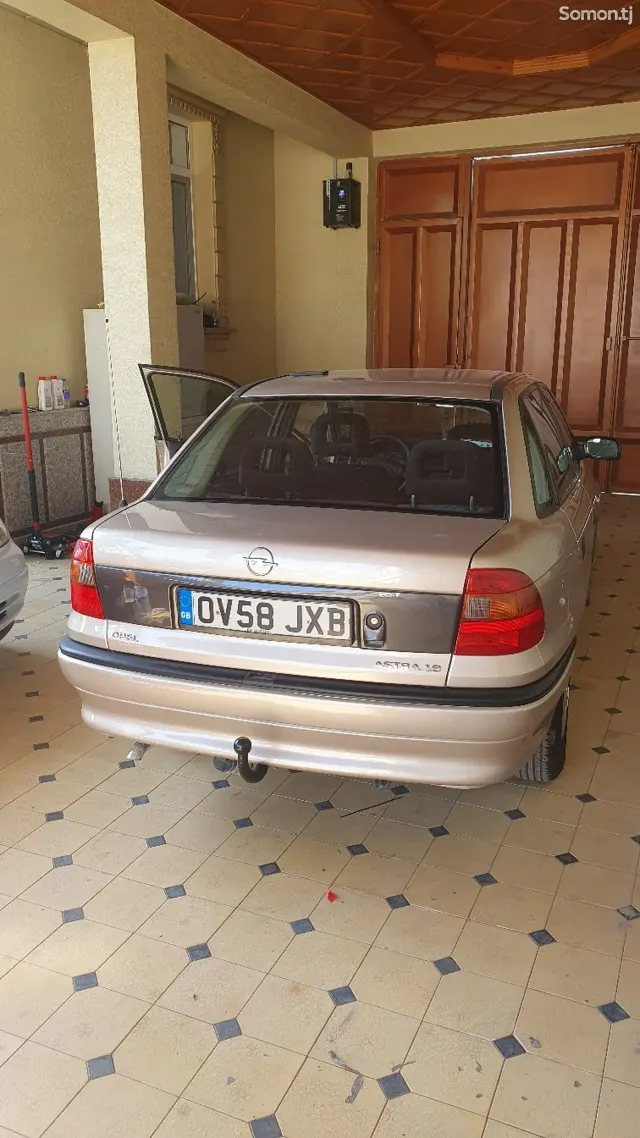 Opel Astra F 1997 · 1.6 MT