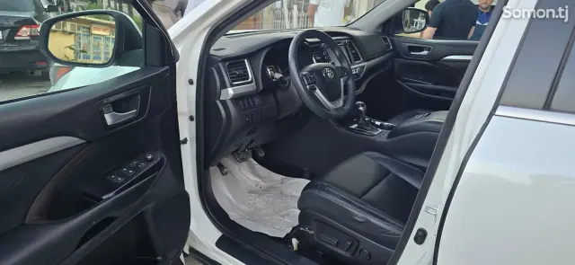 Toyota Highlander 2016 · 3.5 AT
