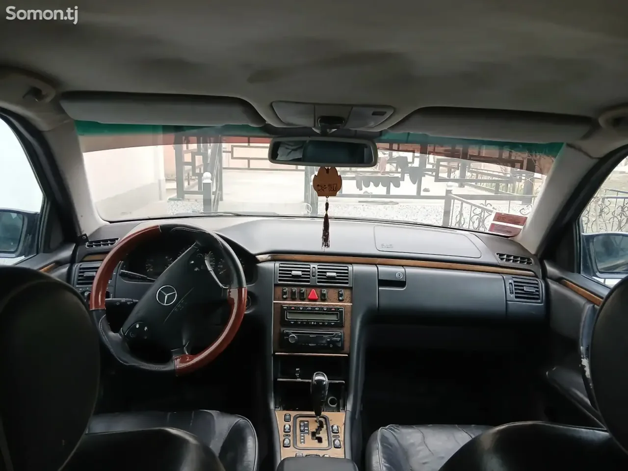 Mercedes-Benz E class 2000 · 2.0 AT