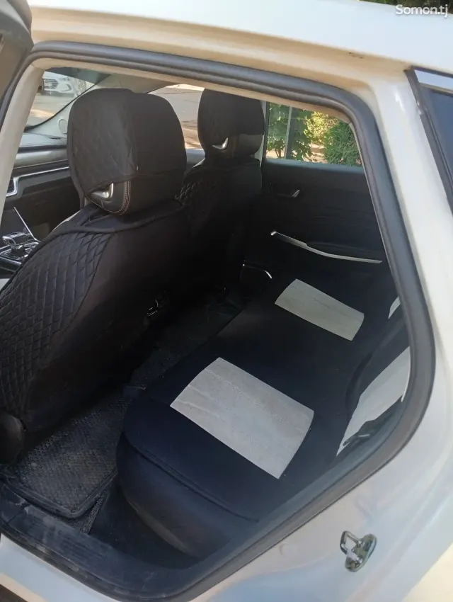 Hongqi E-HS3 2020 · AT