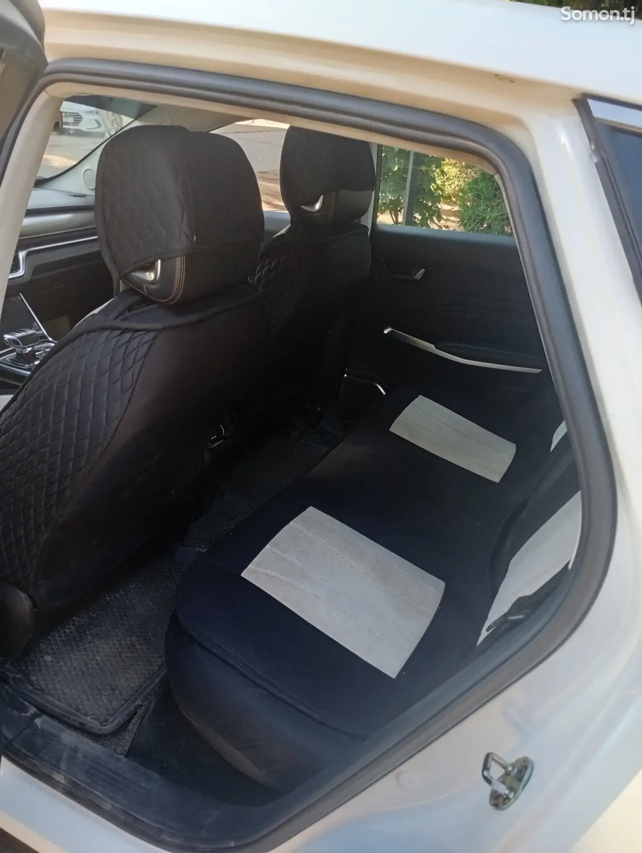 Hongqi E-HS3 2020 · AT