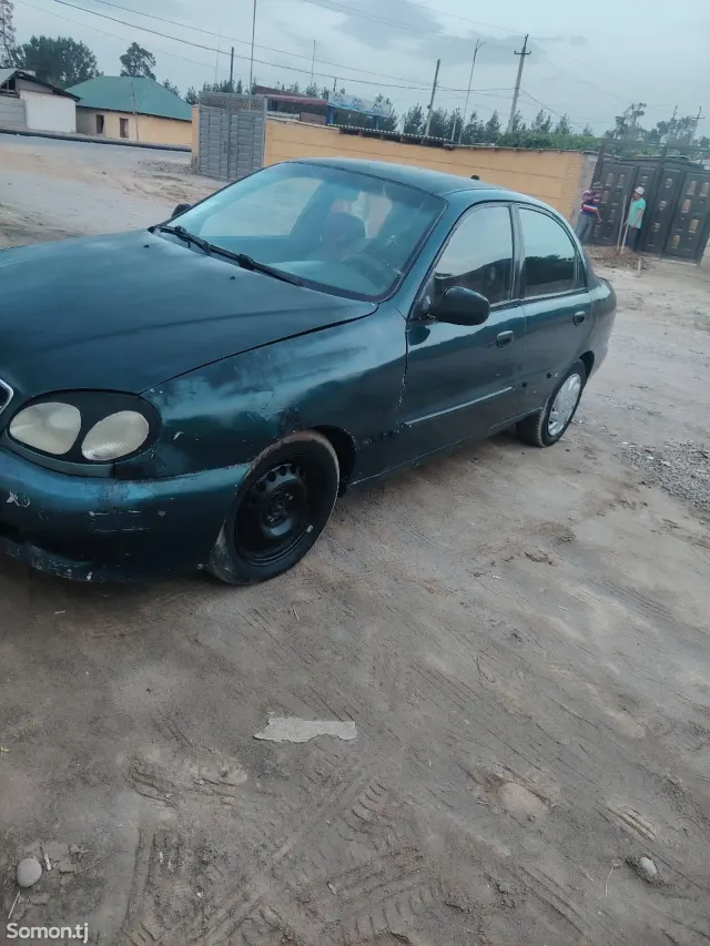 Daewoo Lanos 1997 · 1.6 MT