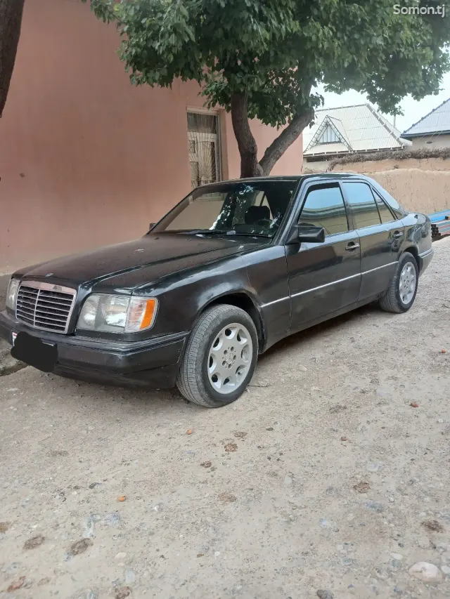 Mercedes-Benz W124 1993 · 3.0 AT