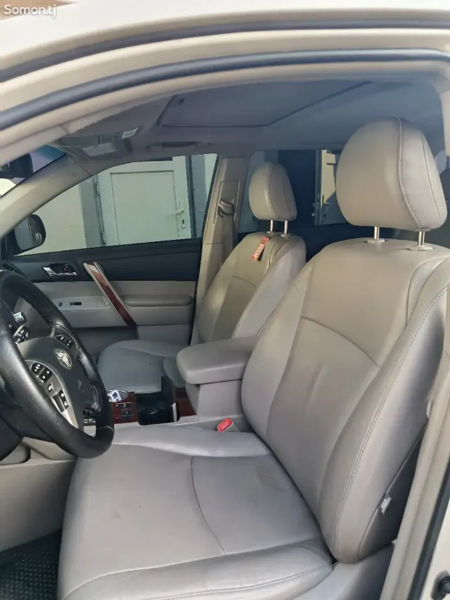 Toyota Highlander 2012 · 3.5 AT