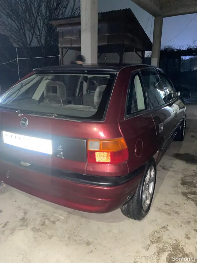 Opel Astra F 1994 · 1.6 MT
