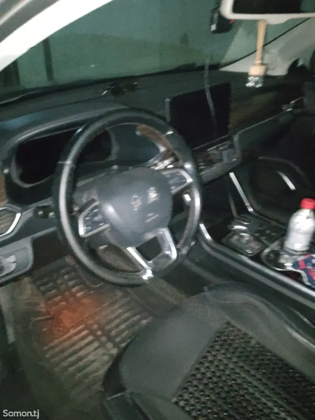 Hongqi E-HS9 2019 · AT