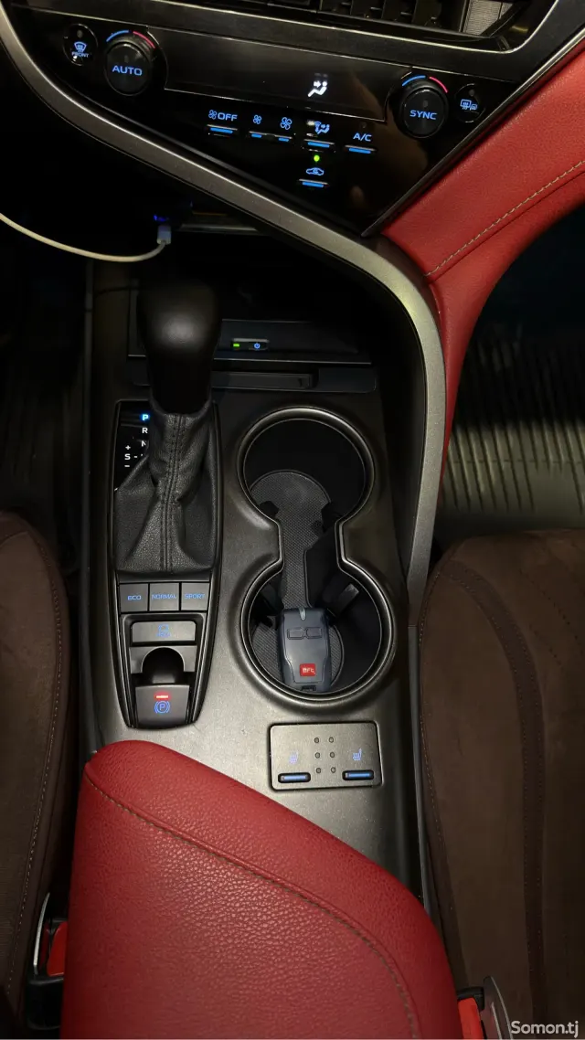 Toyota Camry 2022 · 2.5 AT