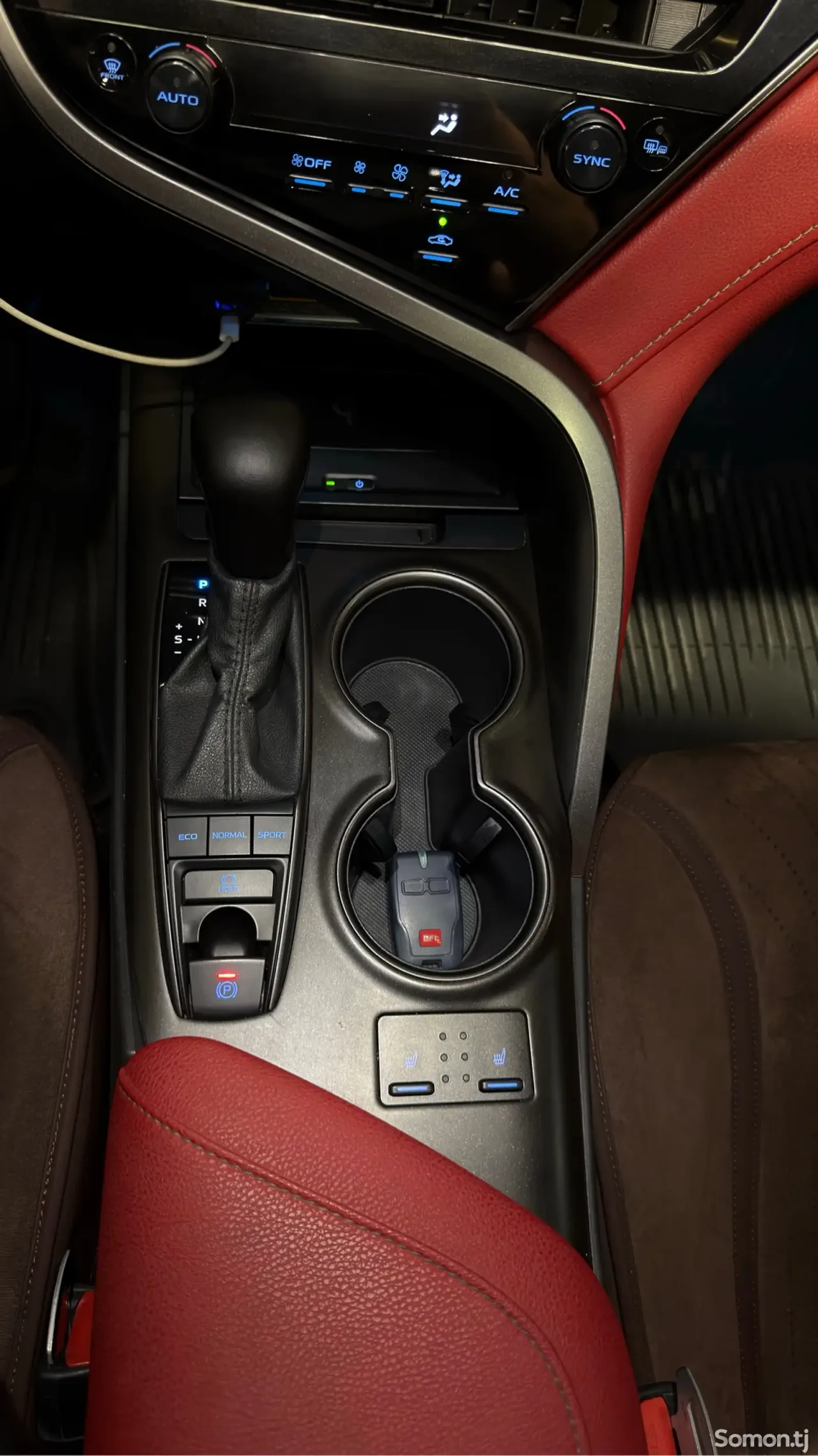 Toyota Camry 2022 · 2.5 AT