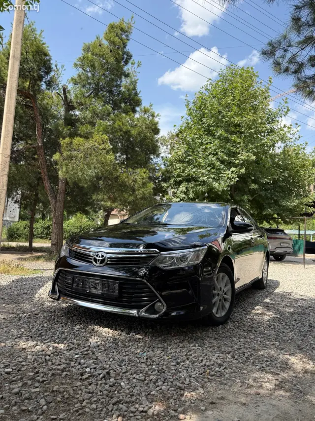 Toyota Camry 2015 · 2.0 AT