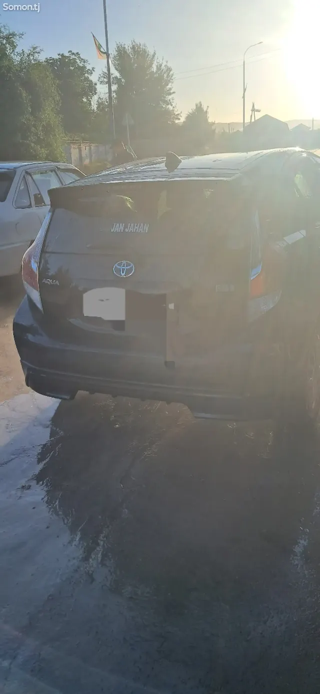 Toyota Aqua 2015 · 1.5 AT