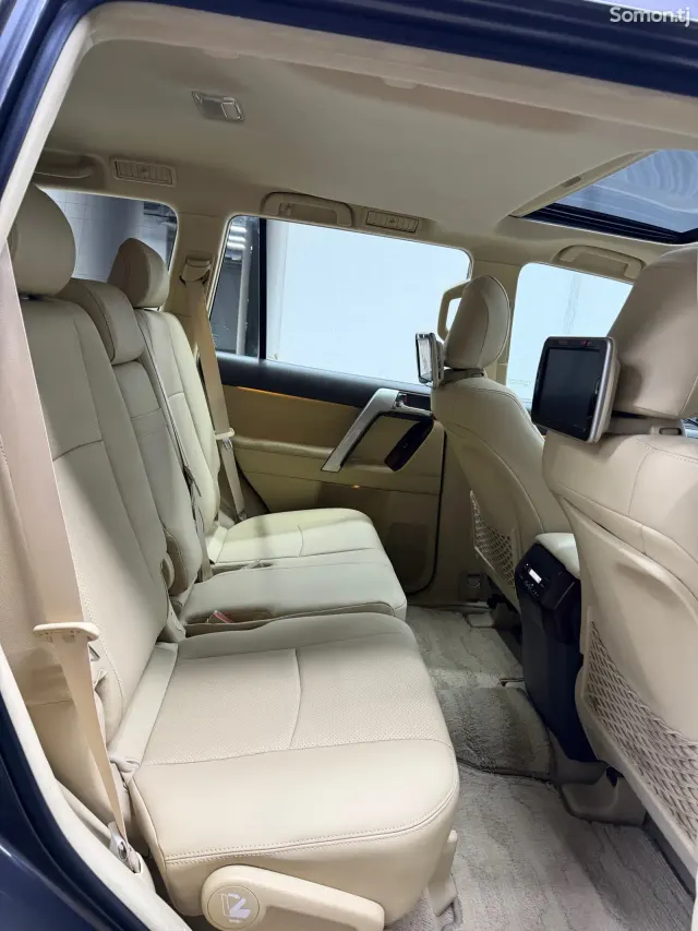 Toyota Land Cruiser Prado 2017 · 4.0 AT