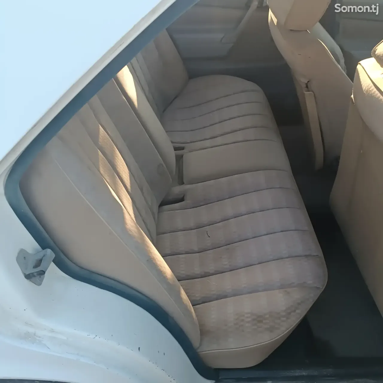 Mercedes-Benz W201 1985 · 2.0 MT