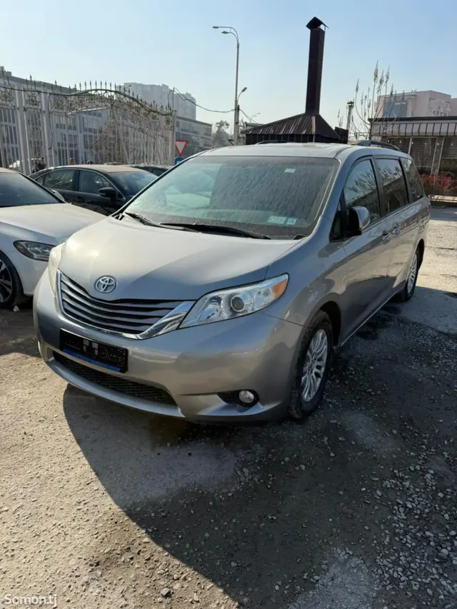 Toyota Sienna 2015 · 3.5 AT