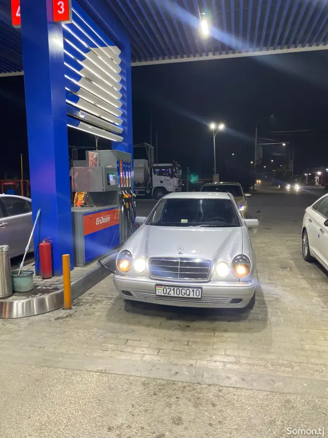 Mercedes-Benz E class 1996 · 2.0 MT