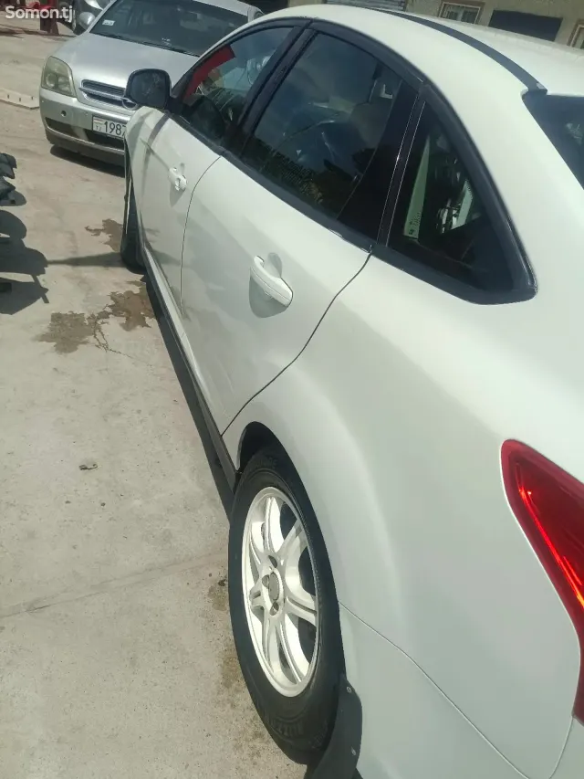 Ford Focus 2013 · 1.6 MT