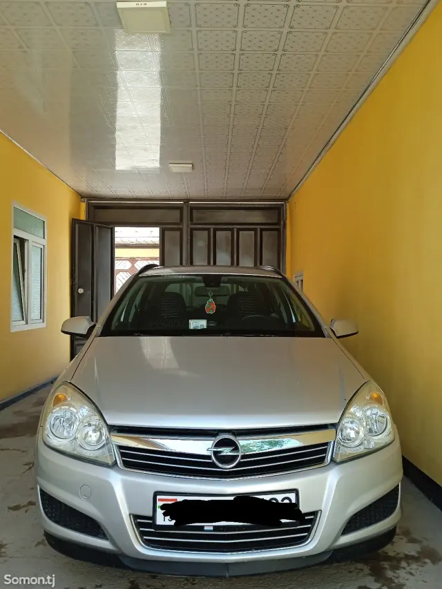 Opel Astra H 2008 · 1.6 MT