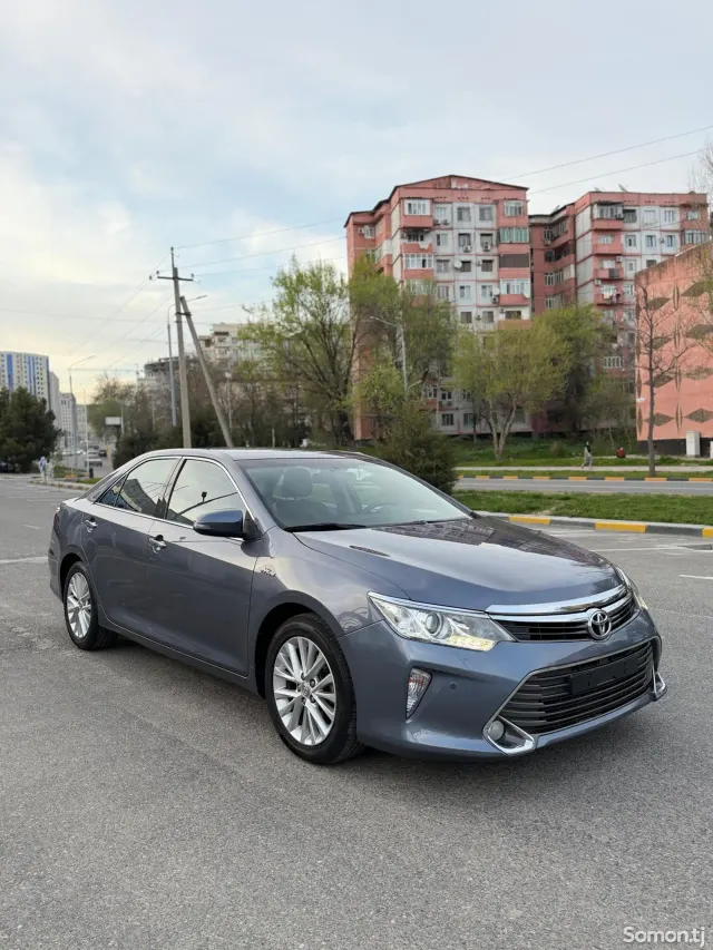 Toyota Camry 2015 · 2.0 AT