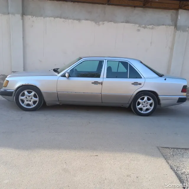 Mercedes-Benz W124 1991 · 2.0 MT