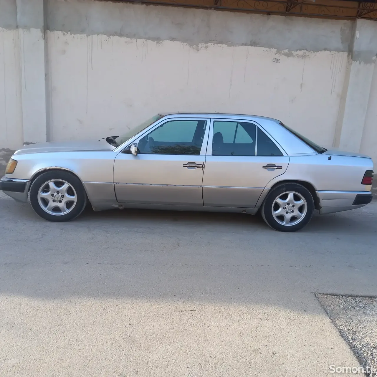 Mercedes-Benz W124 1991 · 2.0 MT