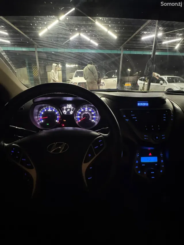 Hyundai Elantra 2011 · 1.8 AT