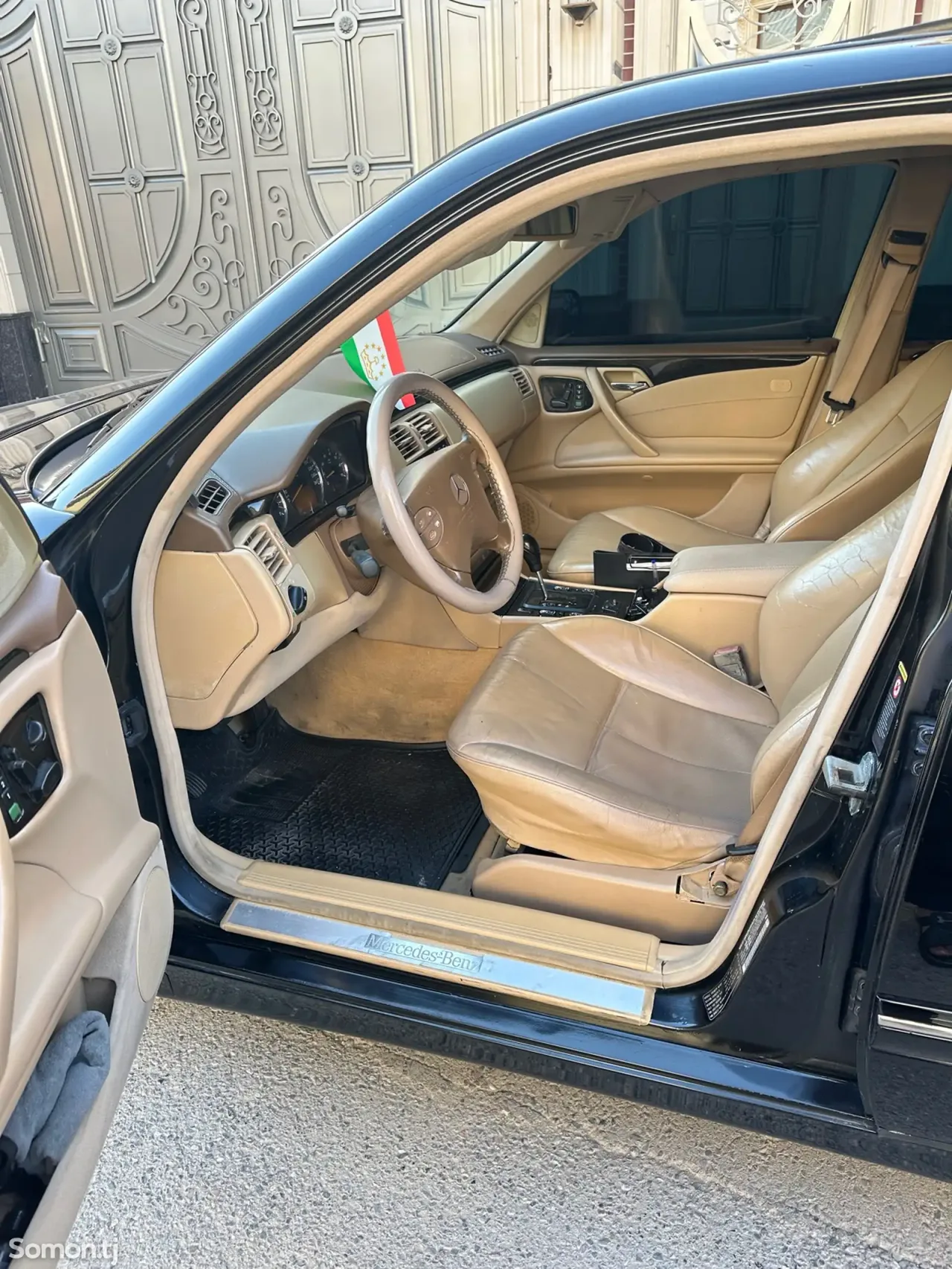 Mercedes-Benz E class 2002 · 3.2 AT
