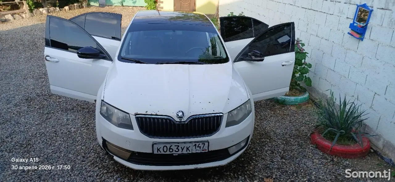 Skoda Octavia 2015 · 1.6 MT