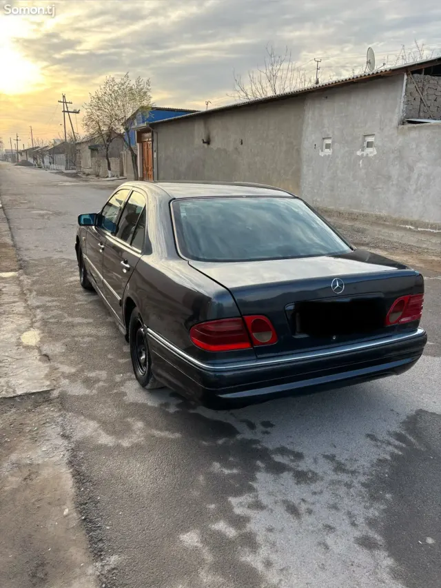 Mercedes-Benz E class 1998 · 2.0 MT