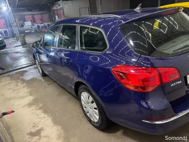 Opel Astra J 2014 · 1.7 MT