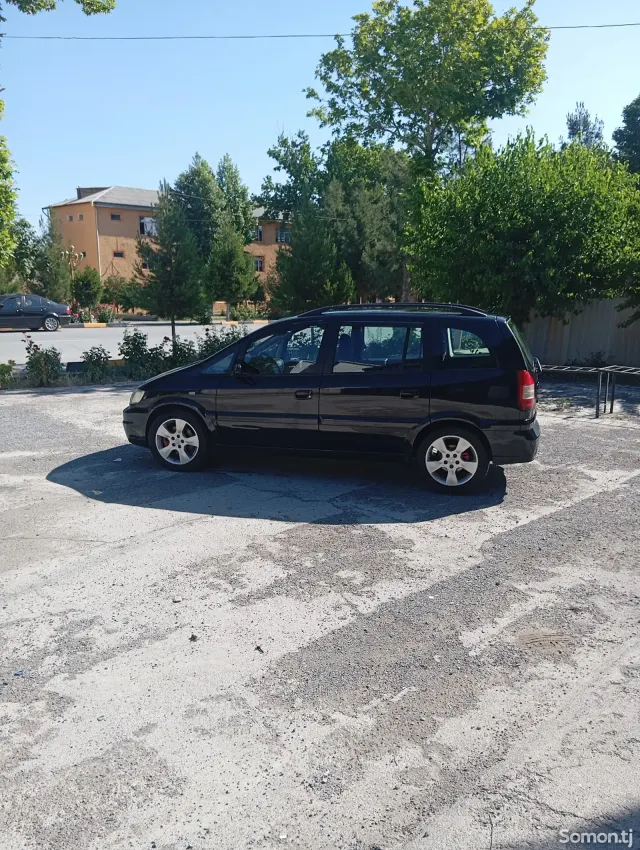 Opel Zafira 2006 · 1.8 MT
