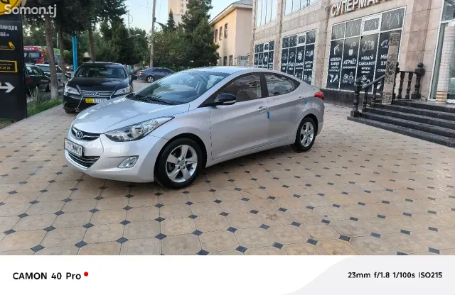 Hyundai Avante 2014 · 1.6 AT