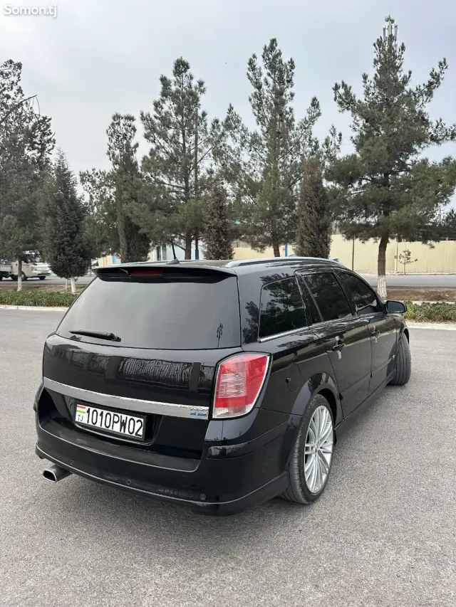 Opel Astra H 2008 · 1.9 MT