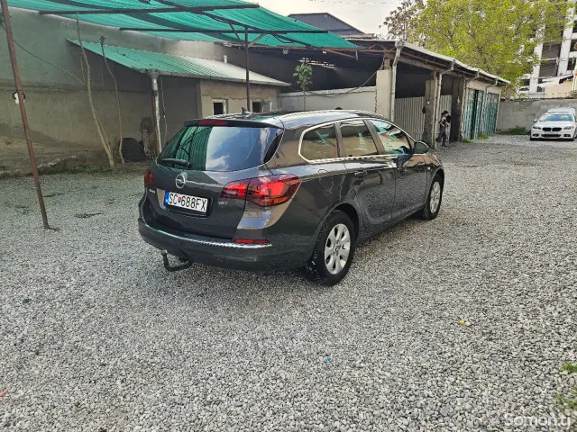 Opel Astra J 2015 · 1.6 MT