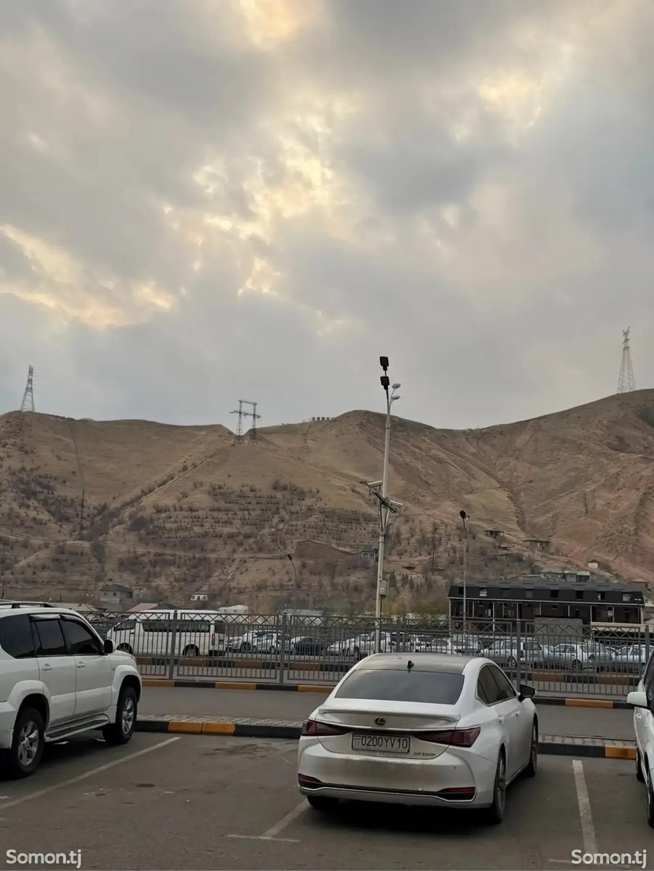 Lexus ES series 2019 · 2.5 AT