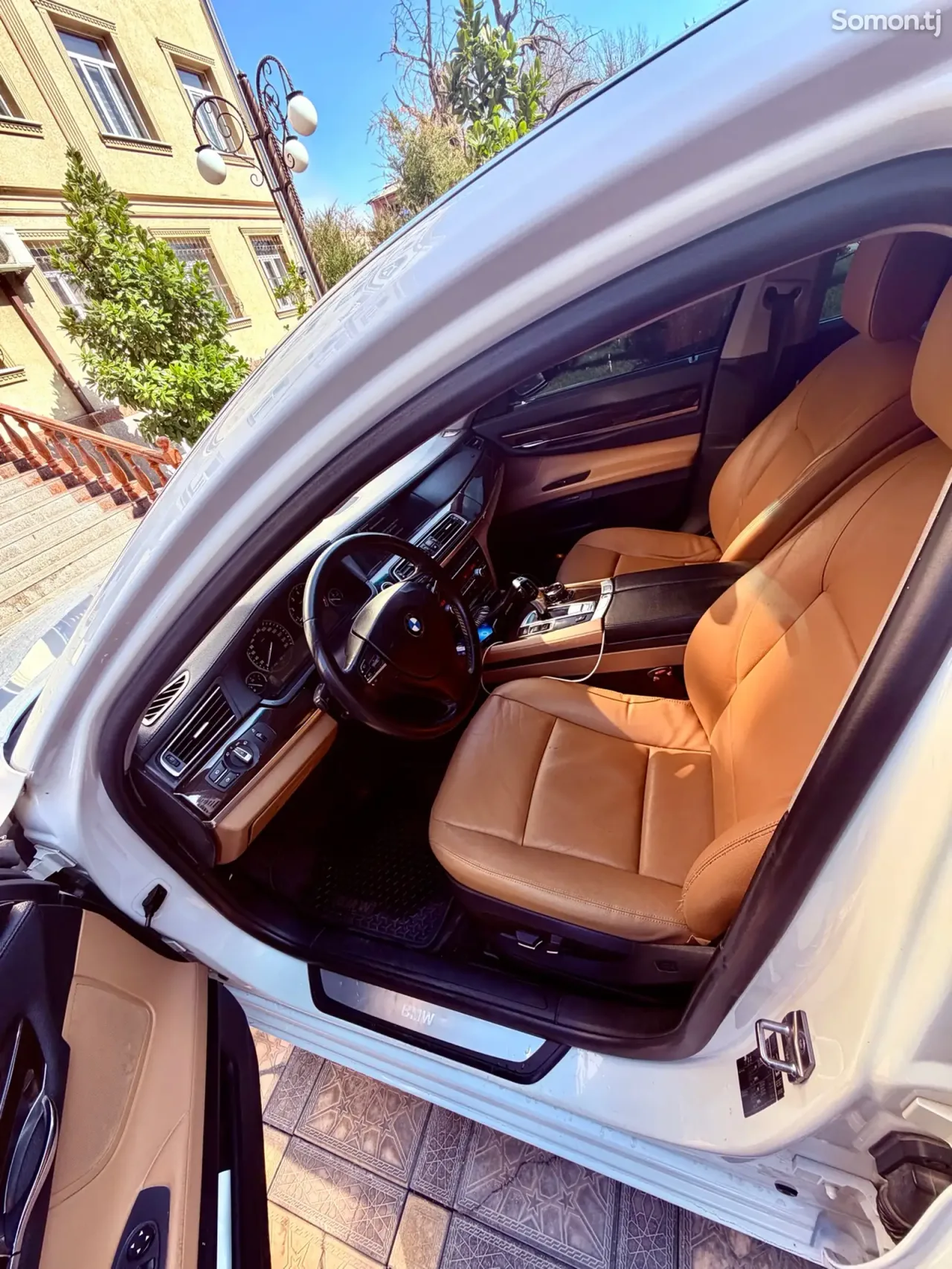 BMW 7 series 2010 · 3.0 AT