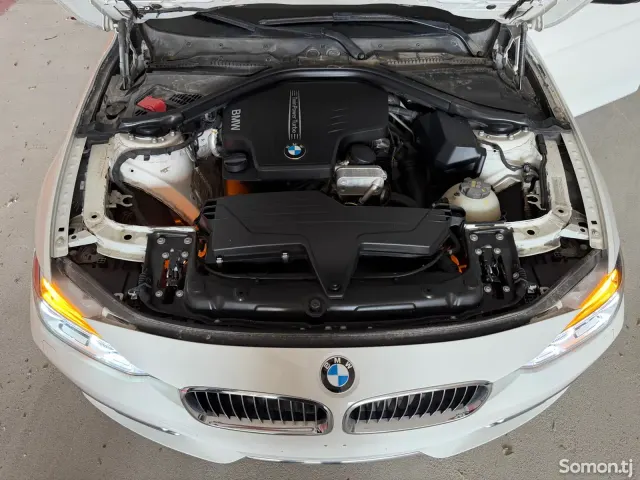BMW 3 series 2016 · 2.0 AT