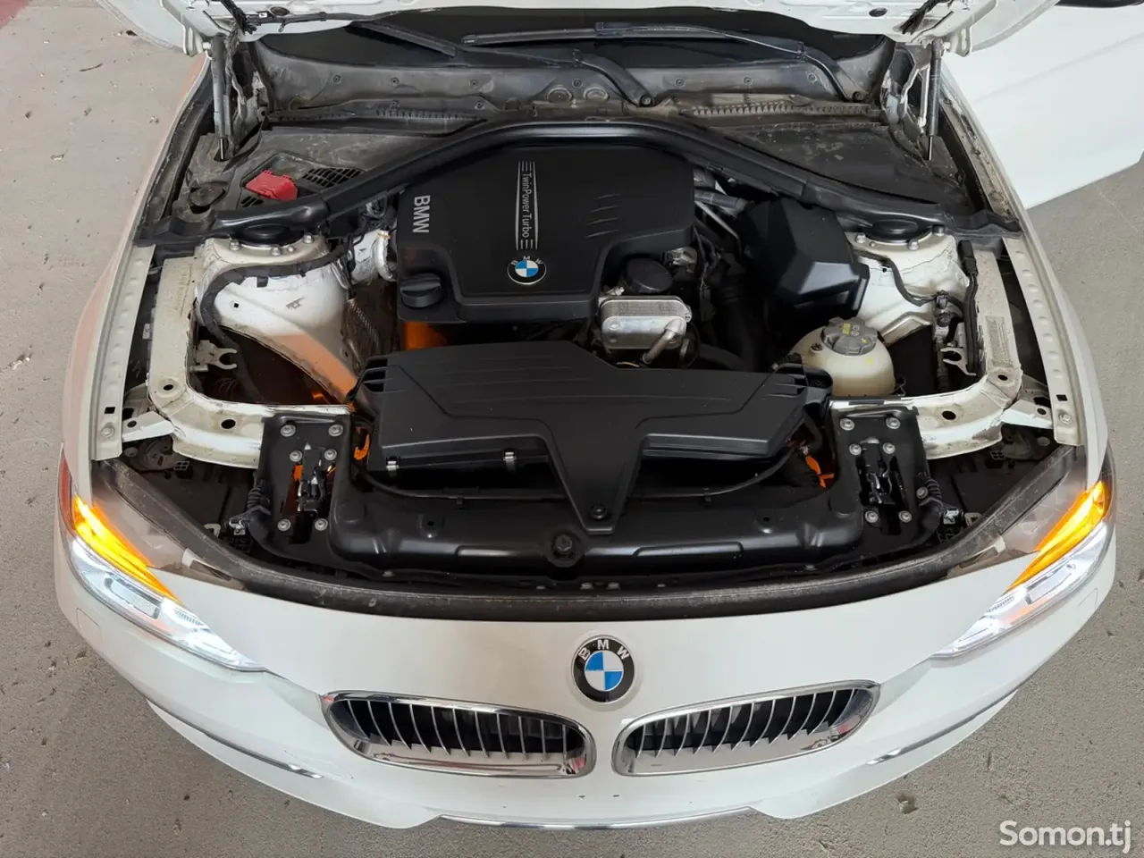 BMW 3 series 2016 · 2.0 AT