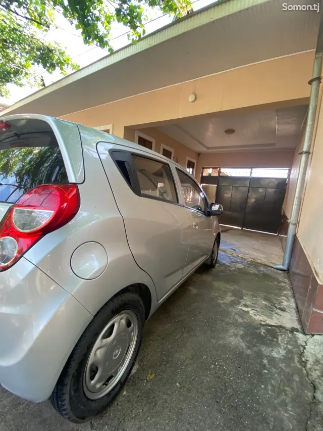 Chevrolet Spark 2015 · 1.1 AT