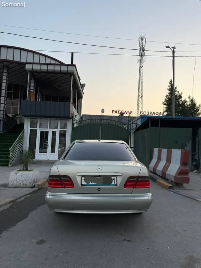 Mercedes-Benz E class 2001 · 3.2 AT