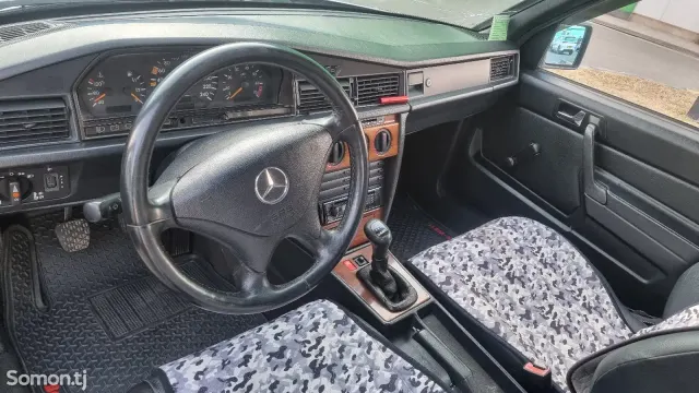 Mercedes-Benz W201 1991 · 2.3 MT