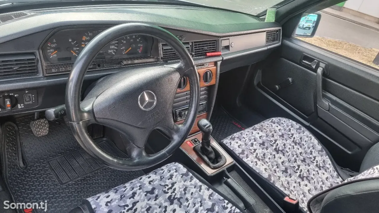 Mercedes-Benz W201 1991 · 2.3 MT