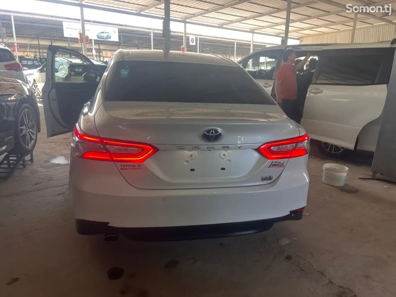 Toyota Camry 2018 · 2.5 AT