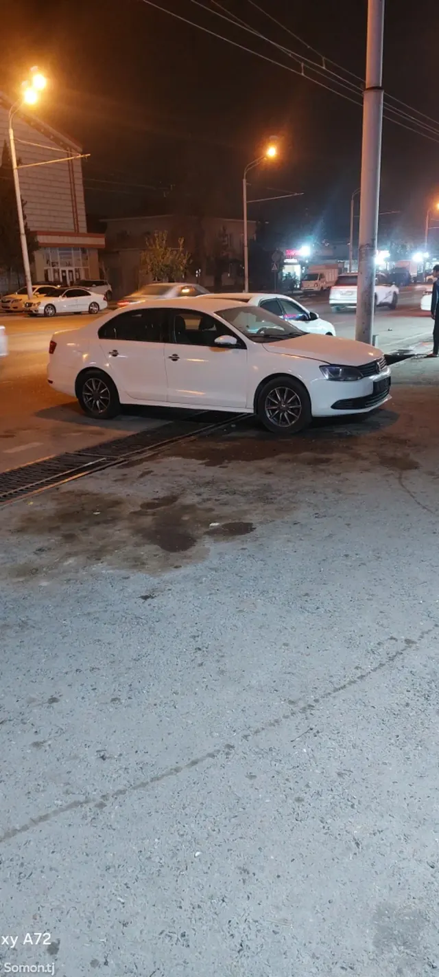 Volkswagen Jetta 2014 · 1.6 AT