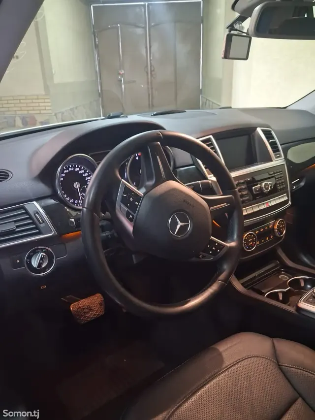 Mercedes-Benz ML class 2015 · 3.5 AT