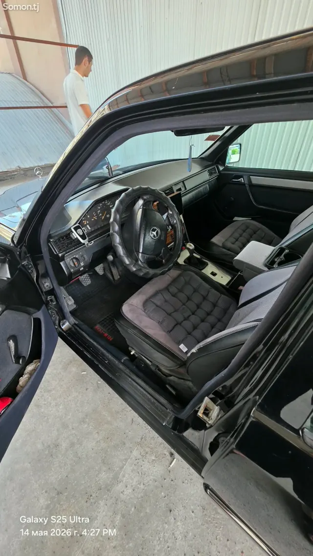 Mercedes-Benz W124 1994 · 2.0 MT