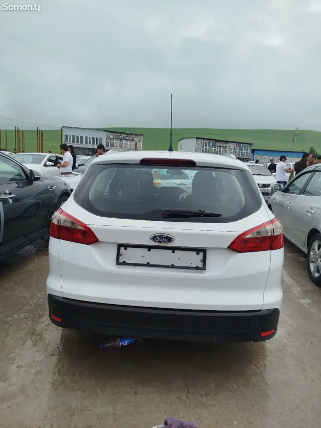 Ford Focus 2013 · 1.6 AT