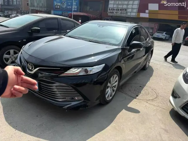 Toyota Camry 2019 · 2.0 AT