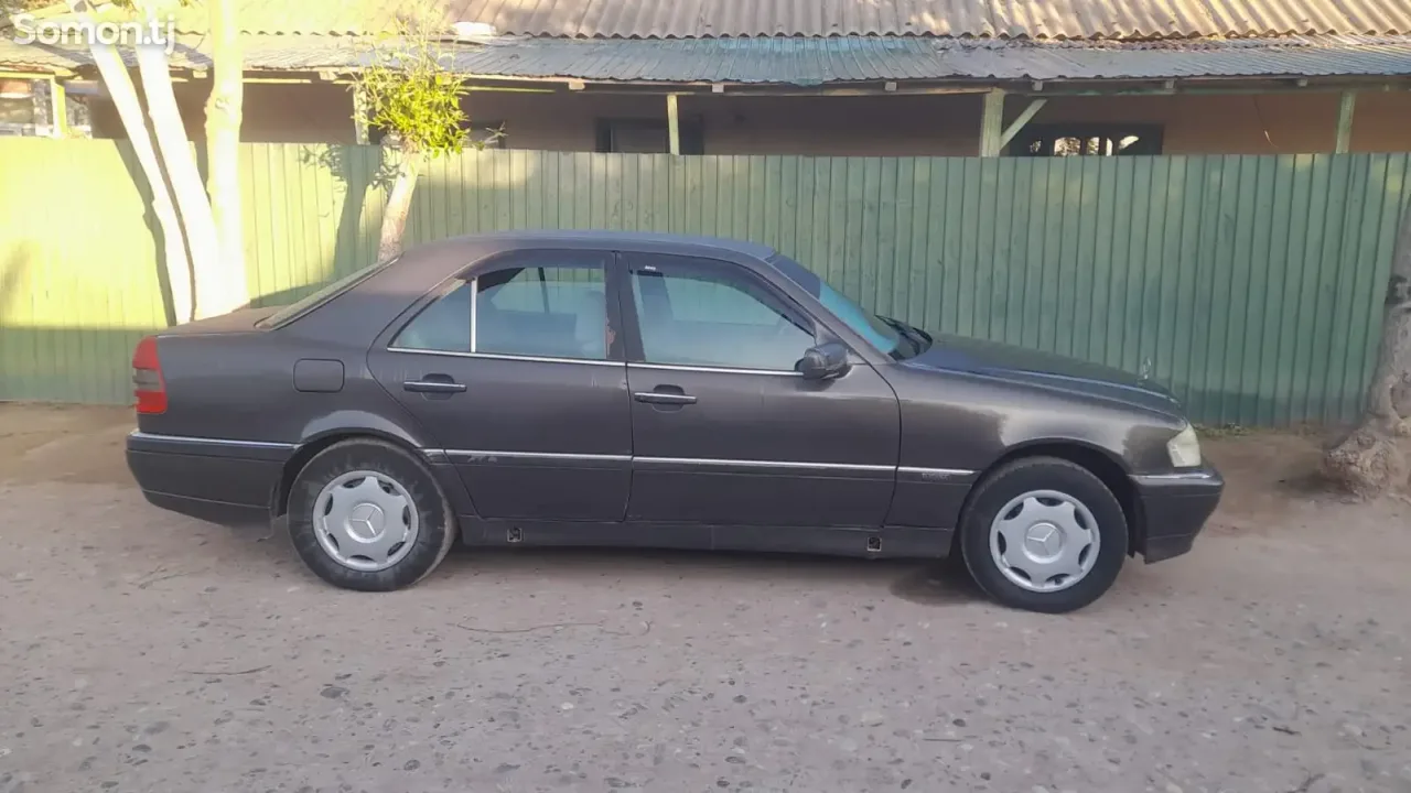 Mercedes-Benz C class 1995 · 1.8 MT
