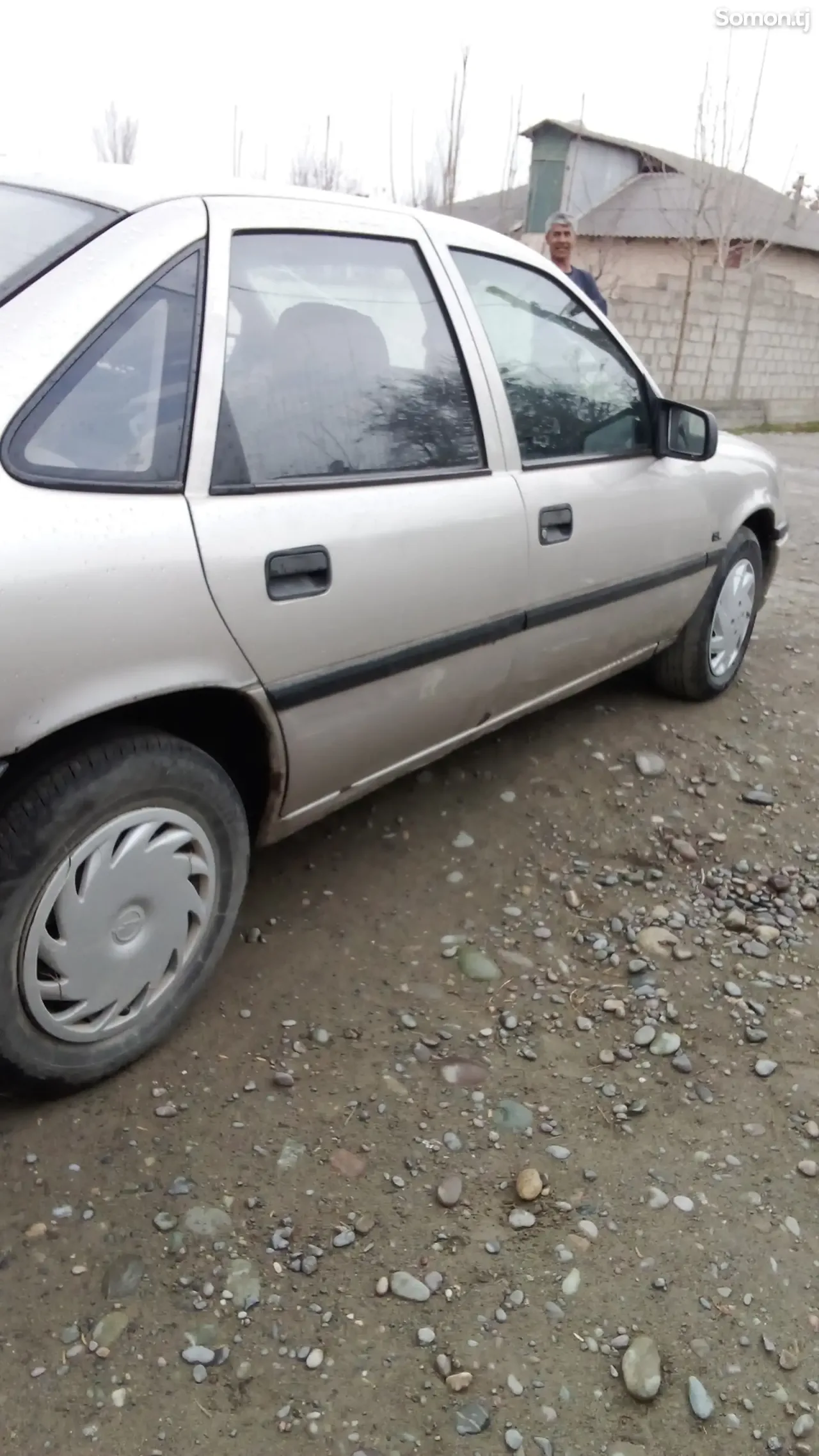Opel Vectra A 1993 · 1.6 MT