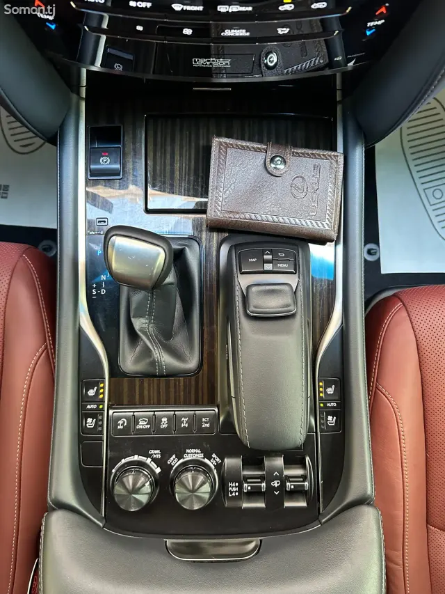 Lexus LX series 2022 · 5.7 AT