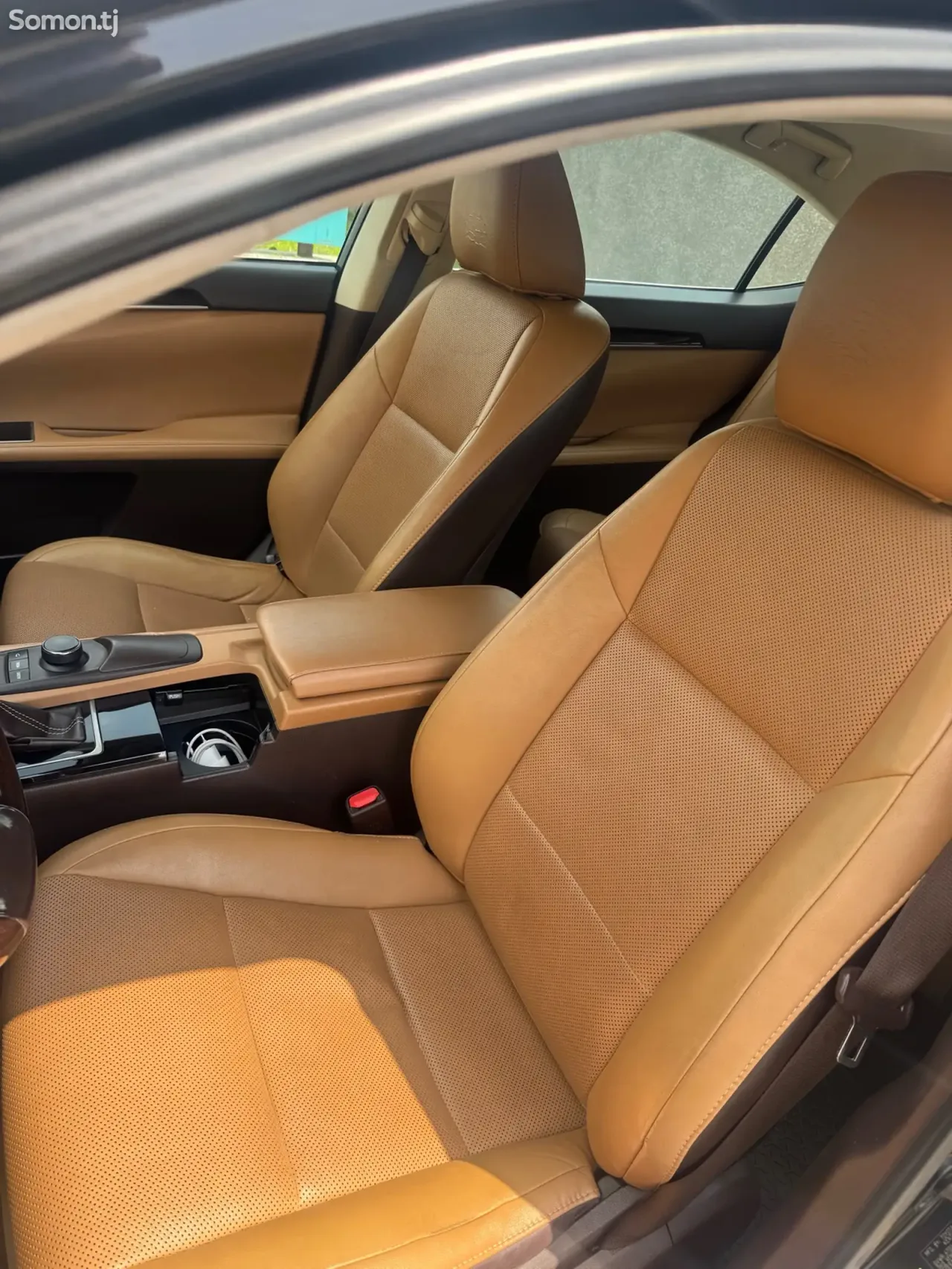 Lexus ES series 2016 · 3.5 AT